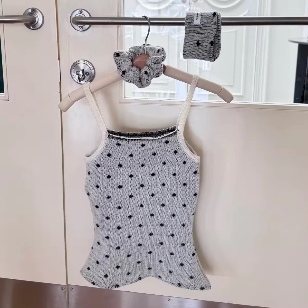 2ndhandbypb's tweet image. ส่งต่อ Rubyandlemon -nana polka dot top สี White ☁️
✿(ใหม่มาก ไม่เคยใส่ ป้ายอยู่ครบ)

Price : 490.- รวมส่ง

Bust 26”-36”
Length 18

#ส่งต่อcintage #ส่งต่อstylistshop #ส่งต่อเสื้อผ้า  #ส่งต่อเสื้อผ้ามือ2 #ส่งต่อเสื้อผ้ามือสองสภาพดี #rubyandlemon #rubyandlemonส่งต่อ #ส่งต่อvghbkk