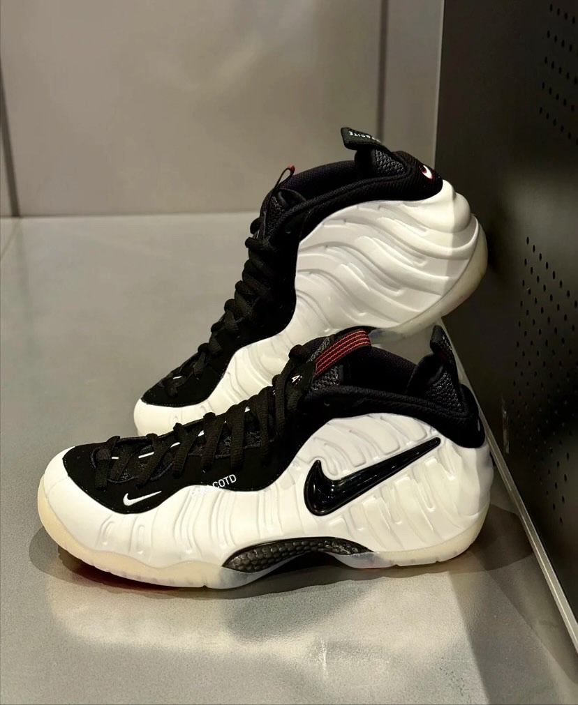 JustFreshKicks's tweet image. FIRST LOOK: 2025 “Pearl” Nike Air Foamposite Pro OG 👀🔥

🗓️ Holiday 2025
💰 $240
