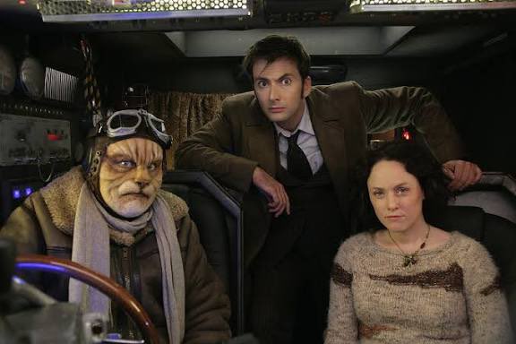 who_rod's tweet photo. ❗️Coming Friday❗️
Stepping onboard the bus this week is newcomer @JohnBensalhia and regular traveller @DevonDan03. Will we favour classic Who, represented by Terror of the Autons and Warriors’ Gate, or will we prefer NuWho, with Gridlock and Husbands of River Song?
#rodpod https://t.co/Rt1W7zKaB1