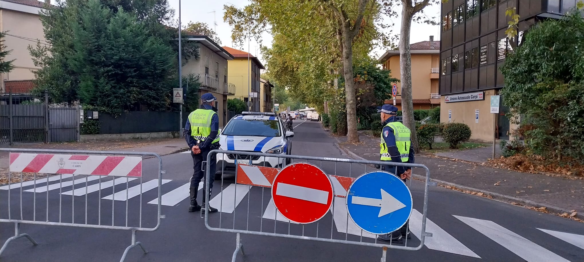 Via Ugo da Carpi chiusa per il mercato settimanale: modifiche alla viabilità fino a settembre