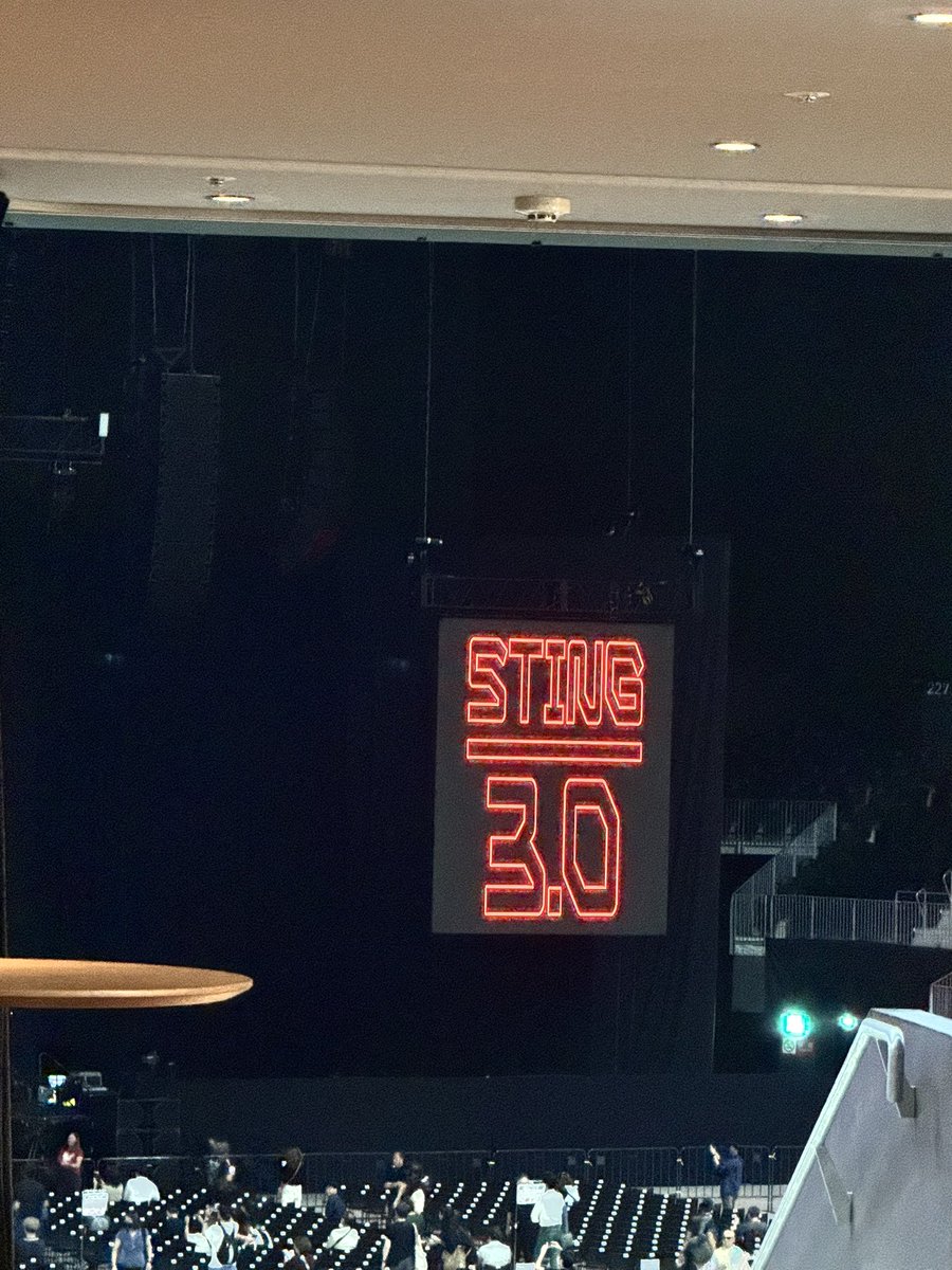 yuzu8660's tweet photo. #STING30 #IGアリーナ 行ってきました!
一言でいうと「凄く良かった!」
年齢を感じさせないパワフルさ、トークなしで駆け抜けていく体力は凄まじいものが
セトリは色んなところにUPされてるので省きますが、Shape of My Heart の辺りから涙ぐみ、Desert Rose の頃には号泣でした! https://t.co/UmDGO7E3V4