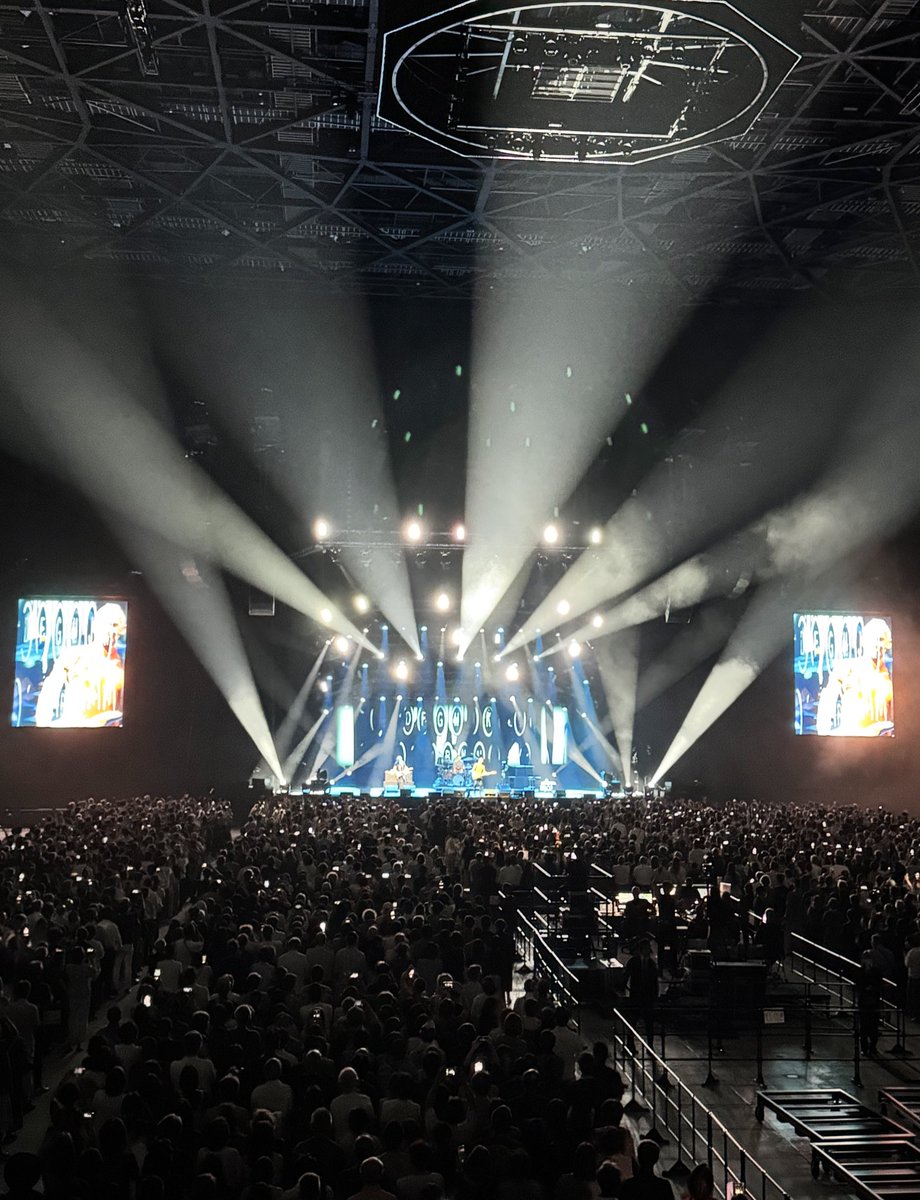 yuzu8660's tweet photo. #STING30 #IGアリーナ 行ってきました!
一言でいうと「凄く良かった!」
年齢を感じさせないパワフルさ、トークなしで駆け抜けていく体力は凄まじいものが
セトリは色んなところにUPされてるので省きますが、Shape of My Heart の辺りから涙ぐみ、Desert Rose の頃には号泣でした! https://t.co/UmDGO7E3V4