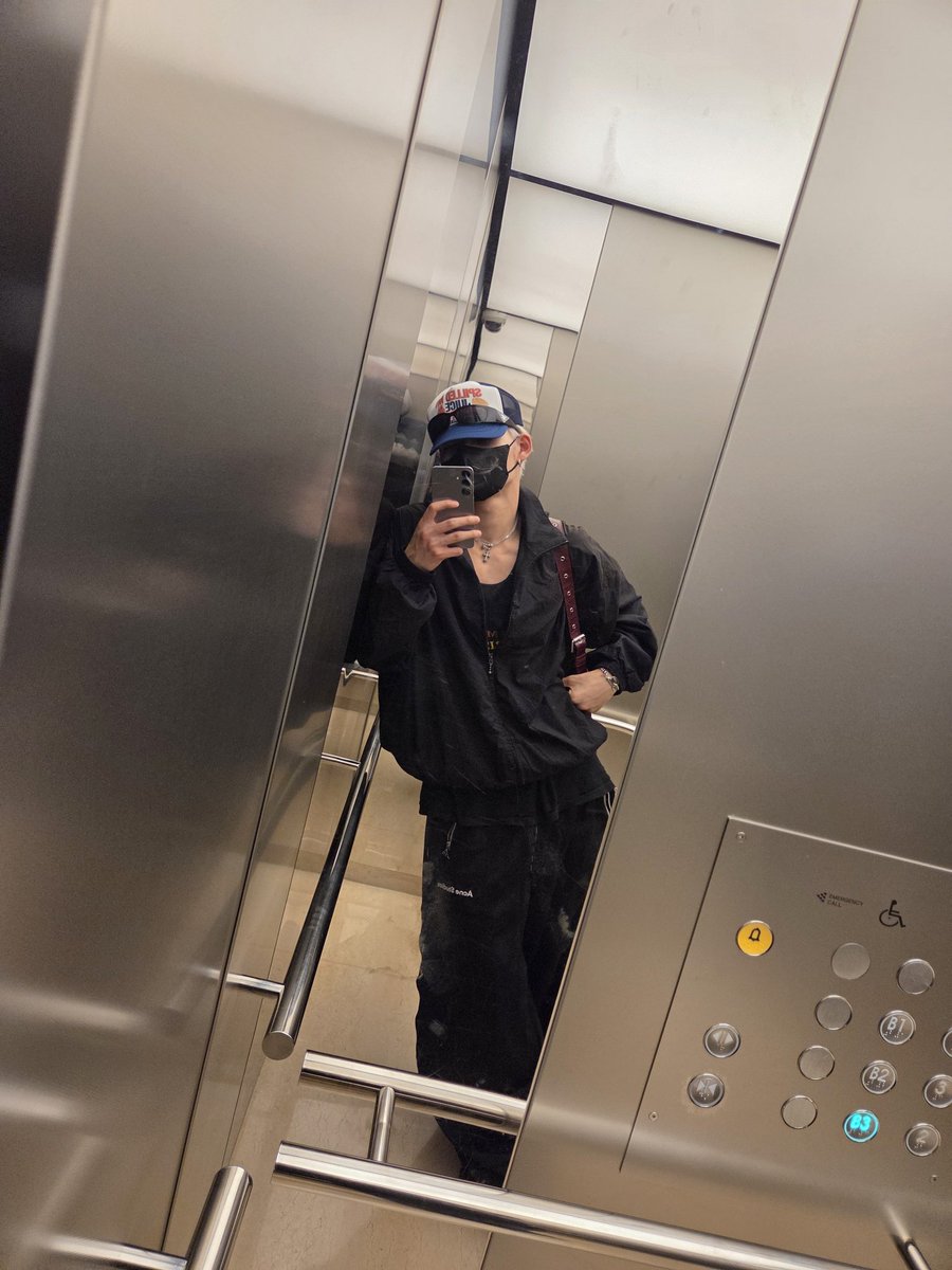 Abang pulang dulu dek besok abang beli mie ayam.