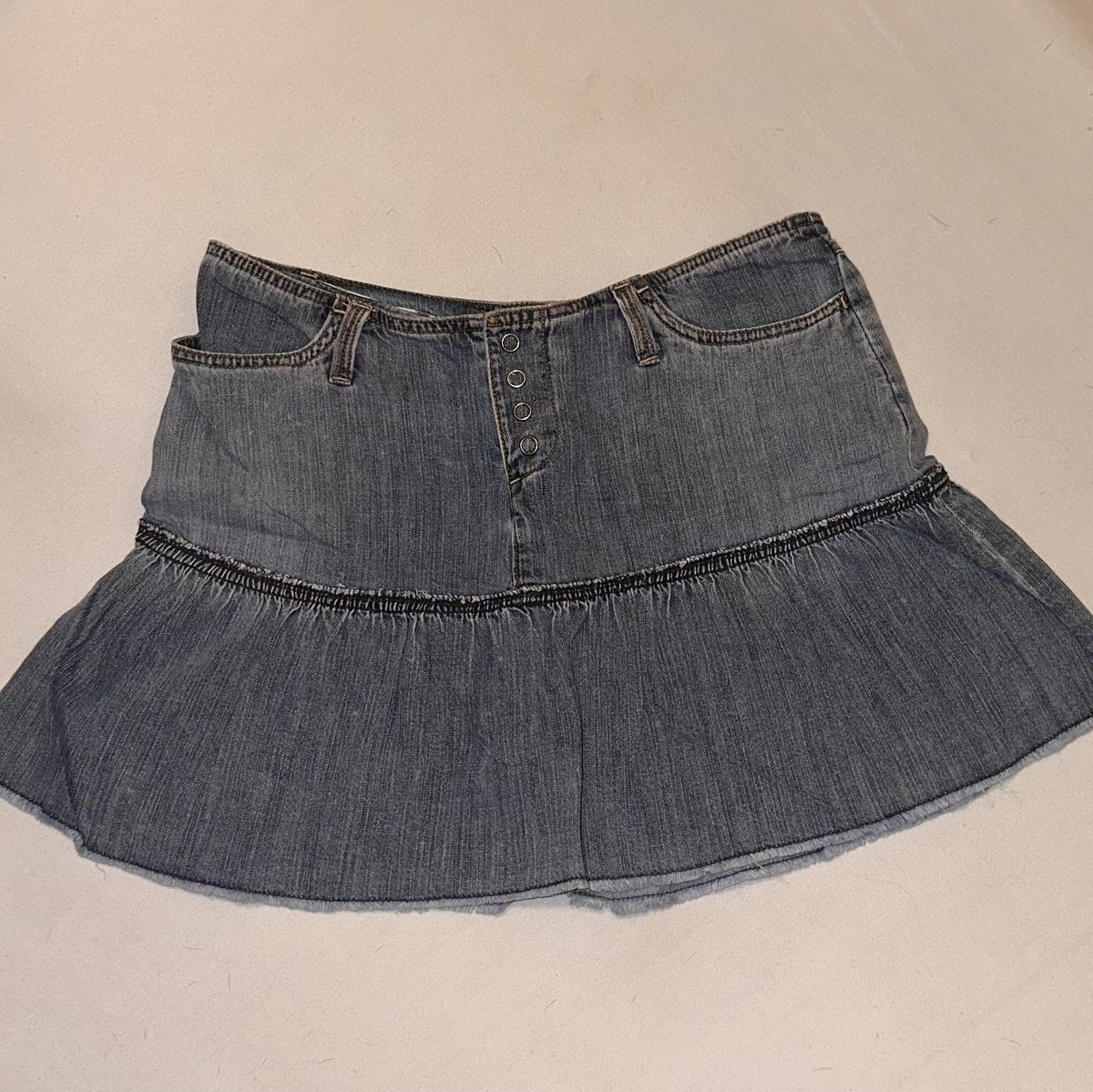 WTS LFB PH PRELOVED CLOTHES SKIRTS

Selling preloved branded clothing on Instagram and Carousell <a href="/secondseason_ph/">Second Season (Secondhand Clothing)</a>. 

• All branded clothing are guaranteed original. 
• Ships via Lalamove (within Metro Manila) and J&amp;T Express (outside Metro Manila).

instagram.com/secondseason_p…