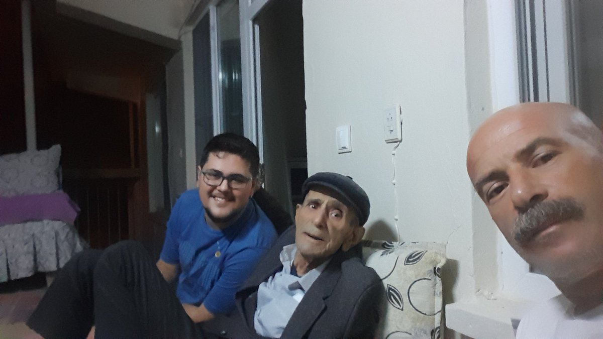 02hsmy's tweet photo. Atilla dedesinden harçlığını ve nasiyatını aldı. İşi rast gelsin. https://t.co/X2Cr4oulCA