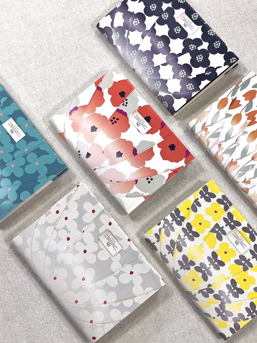 Wpc_Patterns's tweet image. /
#正和堂書店 × #WpcPatterns 特別コラボ企画
人気の"華やかテキスタイル"ブックカバー📚
#Wpc の"傘型のしおり" セット☂
\
10月4日(土)~
正和堂書店、対象の未来屋書店にて配布スタート!
詳しくはツリーをご確認ください👀