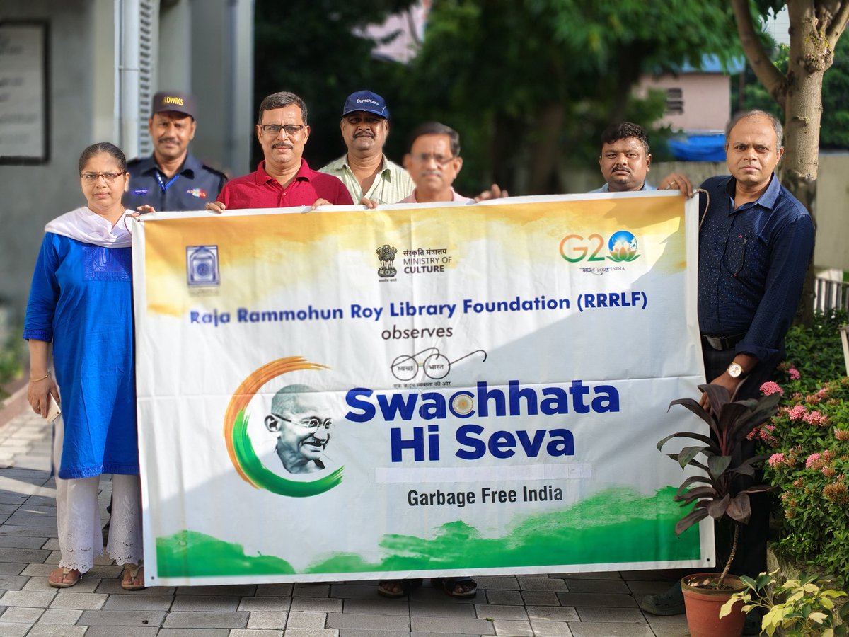 RrrlfKolkata's tweet image. On the occasion of #SwachhataHiSeva2025, officials of @RrrlfKolkata took initiative to make the office premises and surrounding areas clean. All staff members enthusiastically participated the cleanliness drive.
#BooksforAll
#LibrariesforAll