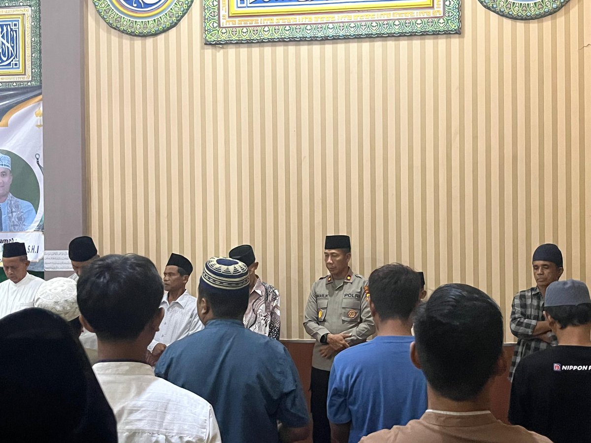 TBNews_BPN's tweet image. Kapolsek Balikpapan Timur hadiri peringatan Maulid Nabi Muhammad SAW di Masjid Raudhatul Jannah, Kecamatan Lamaru, Balikpapan Timur.

#MaulidNabiMuhammadSAW #PolsekBalikpapanTimur #PolrestaBalikpapan #PoldaKaltim