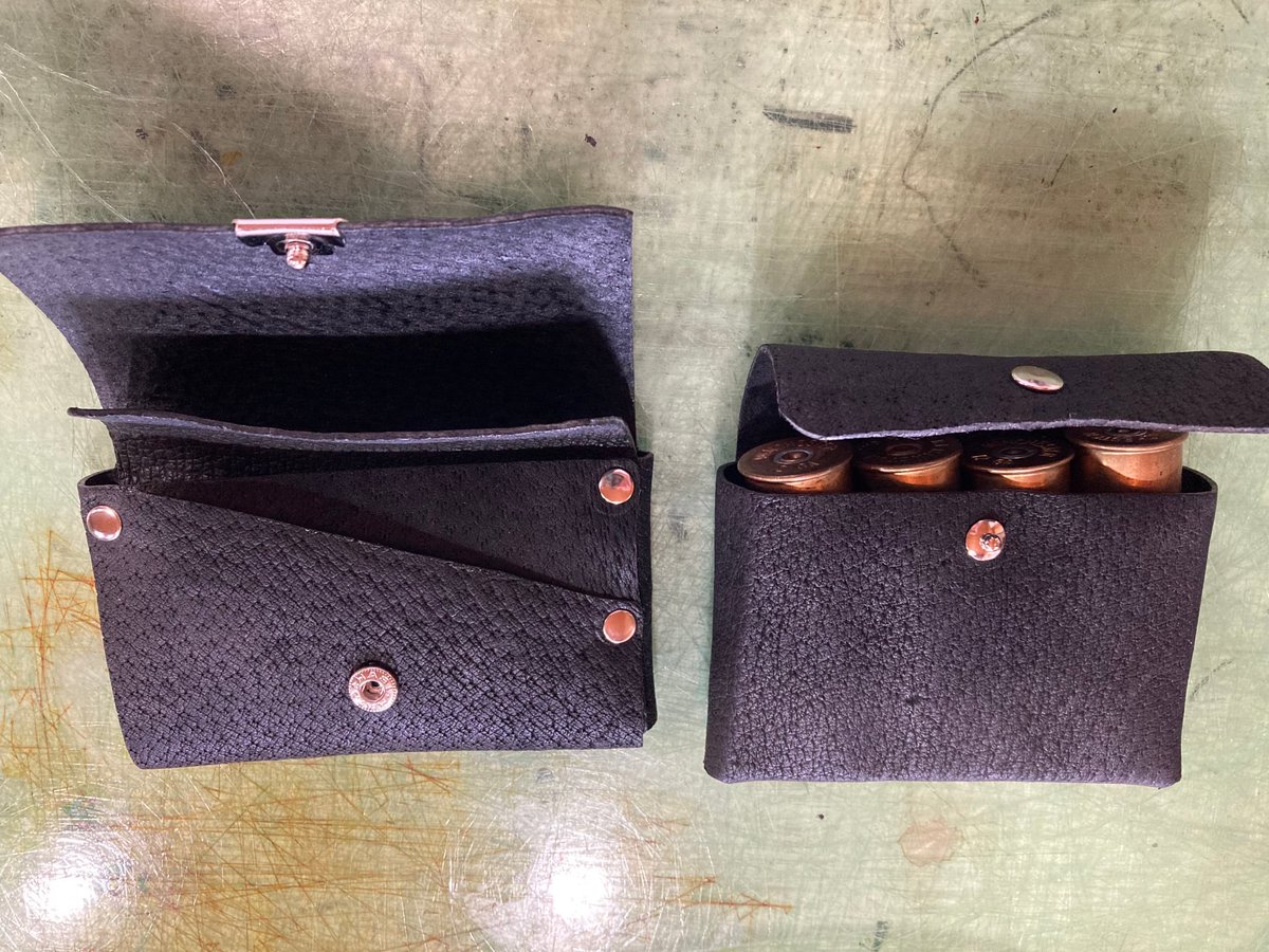 katsurao_co's tweet image. 10月25日（土）ワークショップの予約受付を開始しました！
「福島県産猪皮のなめし前工程体験&amp;amp;レザーポーチ・カードケースづくり」
予約は10月22日（水）まで！詳しくはこちらから👀
katsurao-collective.com/katsurao-works…