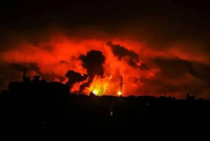 MsalehTheAuthor's tweet photo. The Israeli occupation has been burning #Gaza for 713 days. Stop the #Genocide , Save #Gaza https://t.co/HXWkZPr8FJ