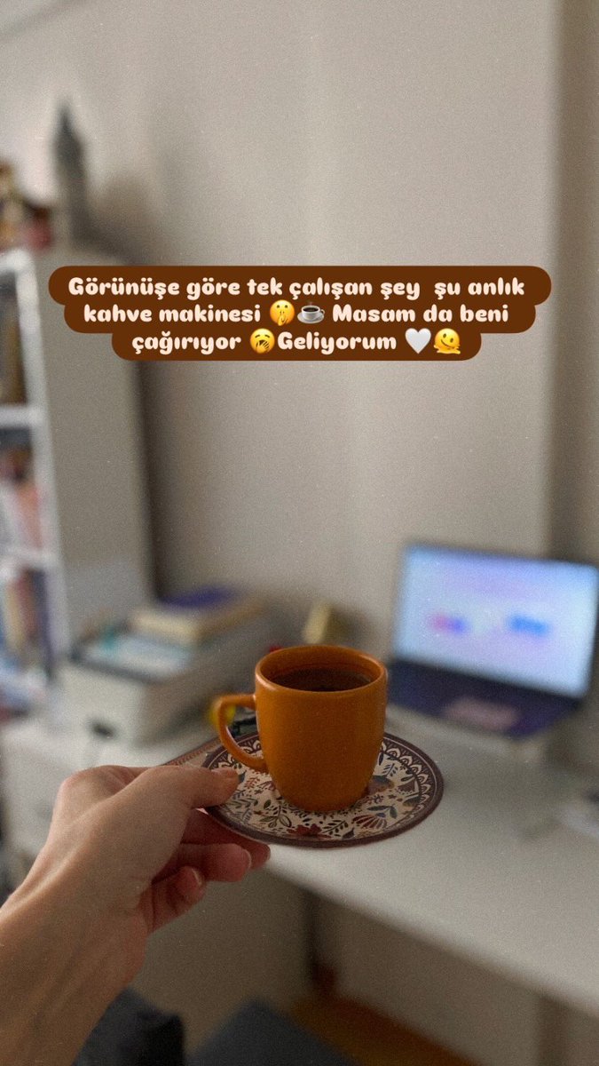 Başladık yine… Masabaşı + kahve + KPSS kitapları. Spoiler: finalde yine ben atanamıyorum. 🎬

Allah korusun 
.
.
.
#mebags #mebags2026 #kpss