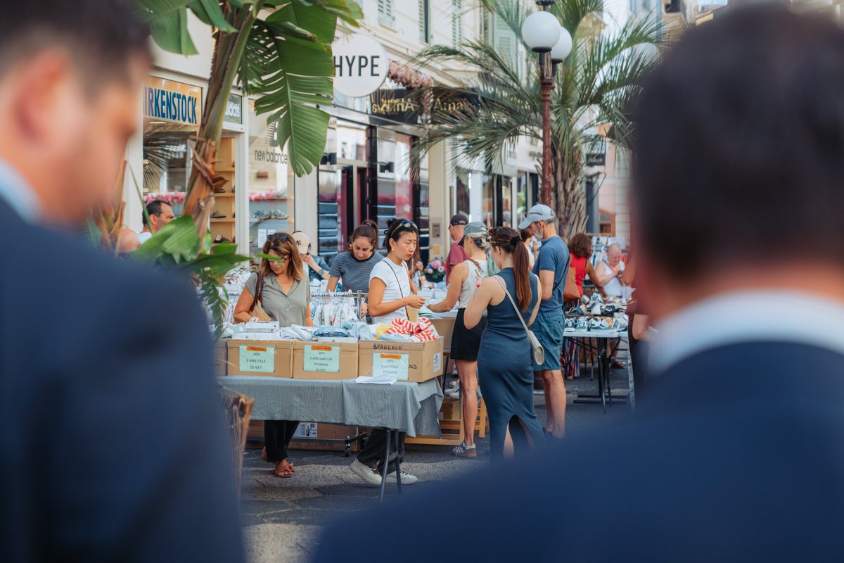 cestrosi's tweet image. La Grande Braderie de Nice revient pour sa 8e édition.
Pendant trois jours, nos rues deviennent des galeries marchandes à ciel ouvert où des centaines de commerçants niçois proposent des remises exceptionnelles.
Un rendez-vous populaire qui soutient le commerce local et anime…