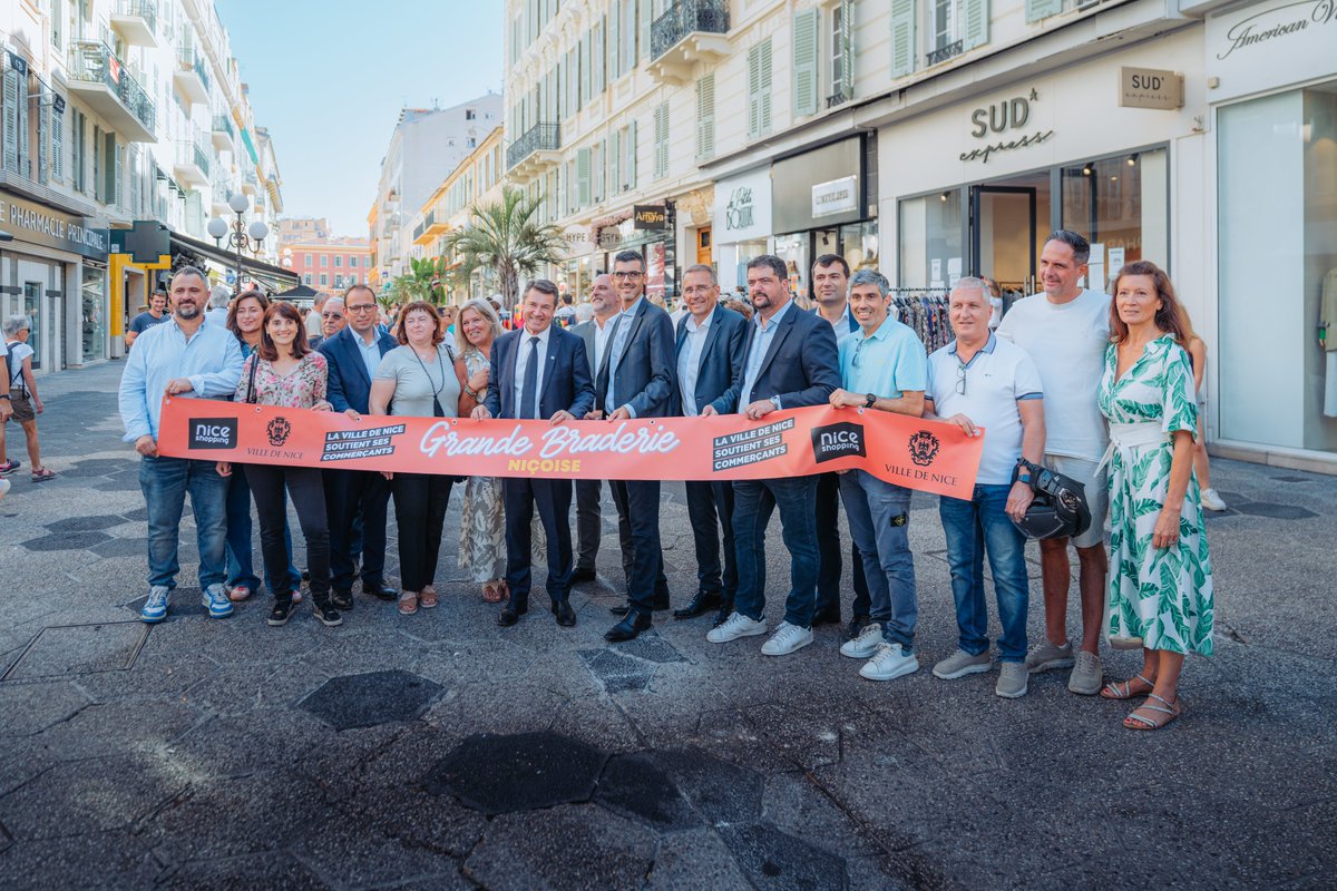 cestrosi's tweet image. La Grande Braderie de Nice revient pour sa 8e édition.
Pendant trois jours, nos rues deviennent des galeries marchandes à ciel ouvert où des centaines de commerçants niçois proposent des remises exceptionnelles.
Un rendez-vous populaire qui soutient le commerce local et anime…