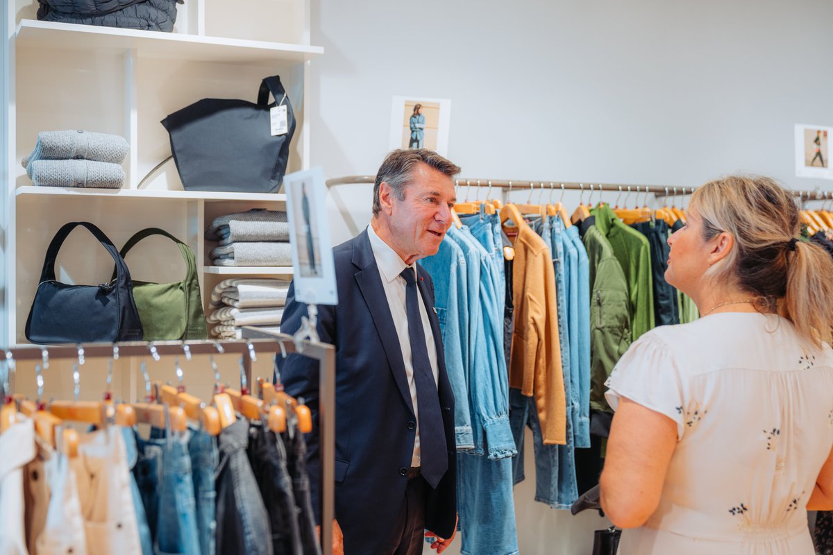 cestrosi's tweet image. La Grande Braderie de Nice revient pour sa 8e édition.
Pendant trois jours, nos rues deviennent des galeries marchandes à ciel ouvert où des centaines de commerçants niçois proposent des remises exceptionnelles.
Un rendez-vous populaire qui soutient le commerce local et anime…