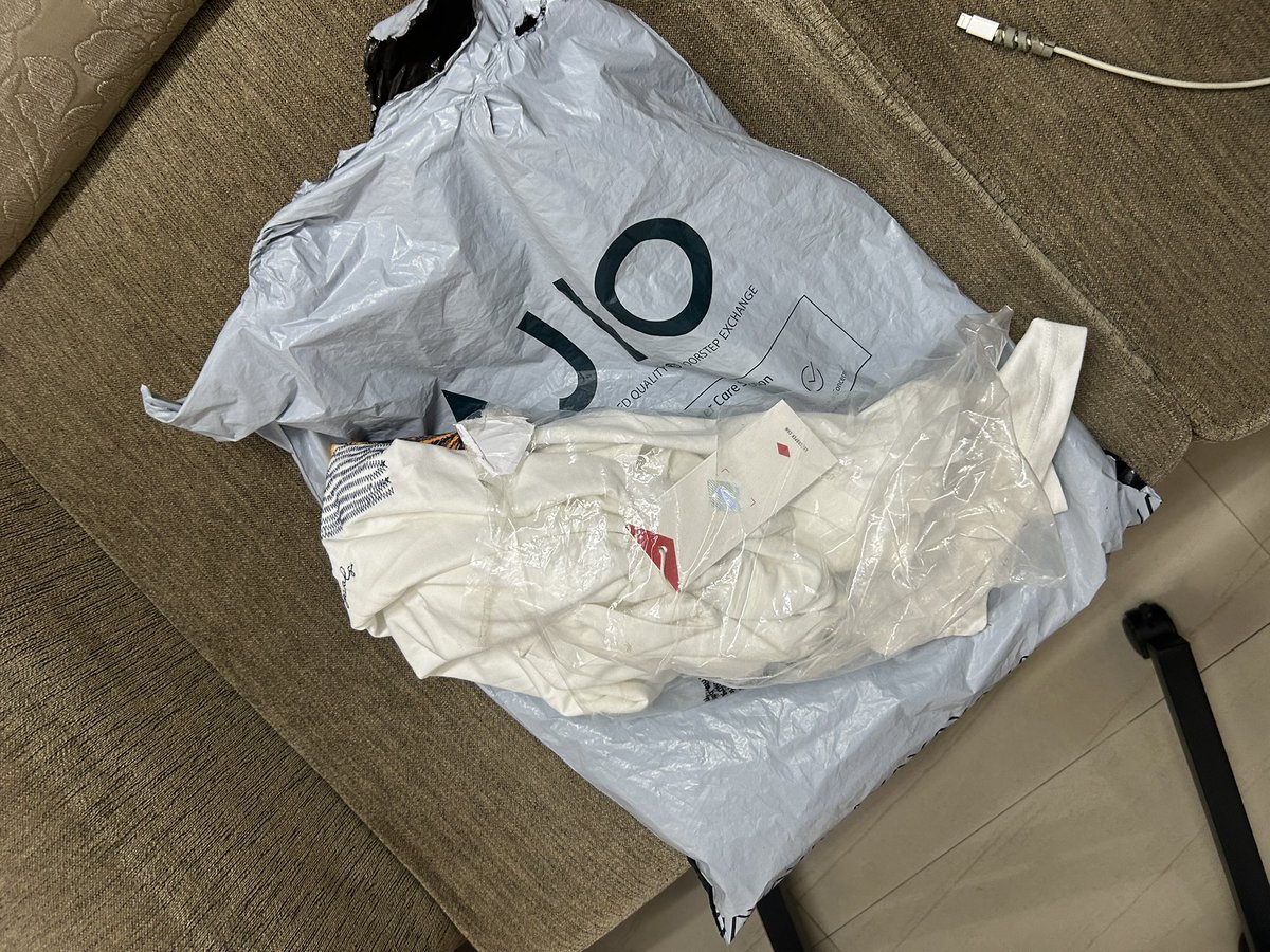 Bhasky77's tweet image. See how @AJIOLife delivers @LeeCooperIn T-shirt.
#worstpackaging
#bitterexperience 
#wrongsize delivered 
#worstexperience 
NEVER ORDER FROM AJIO