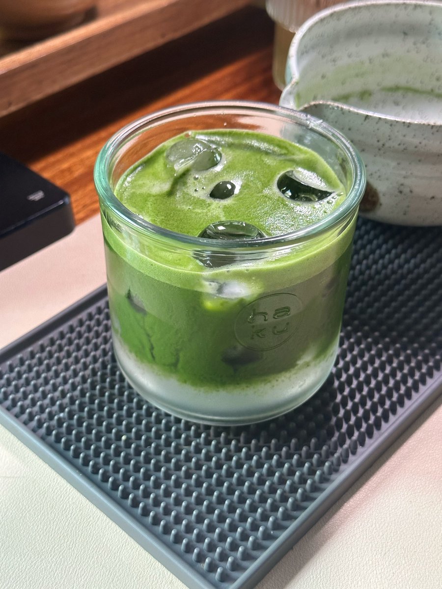 แก้วที่หยิบมาใช้บ่อยสุดตอนนี้คือแก้ว haku รุ่นใหม่นะ เป็นแบบหนา แอบฟีลเดียวกับ weck jar เลย น่ารักนะ 🤏