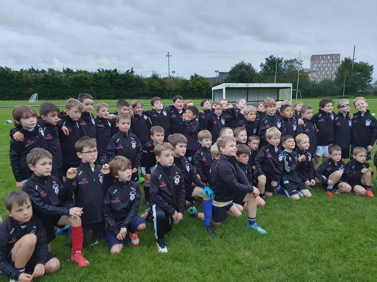maynoothgaa's tweet photo. A Huge THANK YOU to our wonderful sponsors;  @scooplesicecream located in @manormillssc and @UNITHERMHEATINGSYSTEMS, Newcastle, Co. Dublin.

They have generously helped to provide tops and training jerseys for our 2018 Boys group. 1/3 https://t.co/hYdCKedtMn