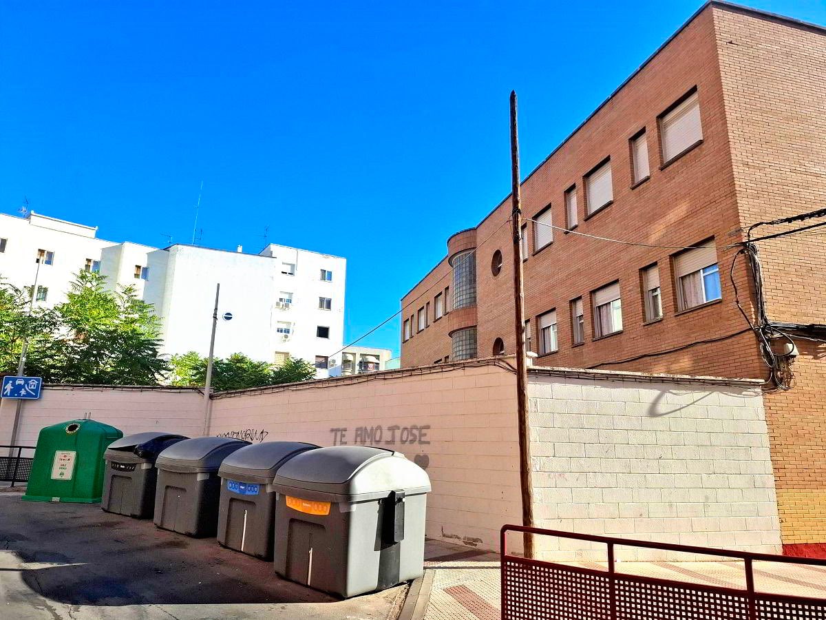 ✅ El Pleno aprueba por unanimidad la cesión gratuita de una parcela municipal de 276,58 m² a la Consejería de Educación.

🏫 Servirá para ampliar las instalaciones del colegio Gonzalo de Berceo con uso educativo.

📍 Parcela entre calles San José y Soledad.