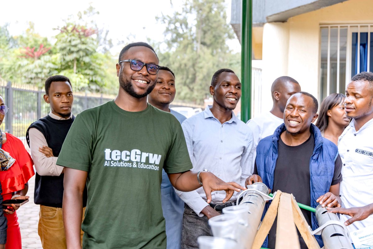 🌱 Happy #WorldAgronomistDay!!
Here’s to the agronomists driving innovation in farming, food security &amp; sustainability.
At tecGrw, we’re proud to build on their work with smart greenhouses, hydroponics &amp; AI-driven agriculture. 🌍🌍
A special shoutout our Senior Agronomist Patrick