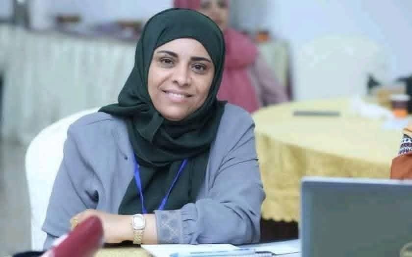 مجرم لم يتورع عن قتل امرأة
هل بلغت الحقارة أن تستهدف امرأة بطلقات في وجهها ورأسها!!!

اغتيال مديرة مكتب صندوق النظافة والتحسين  الدكتورة افتهان المشهري في جولة سنان

يبدو أنها أوجعتهم وأنها كانت تقاتل مافيا وعصابة تعرقل عملها
ما أحقر الفساد حينما يتجاوز مستوى اللصوصية إلى قتل