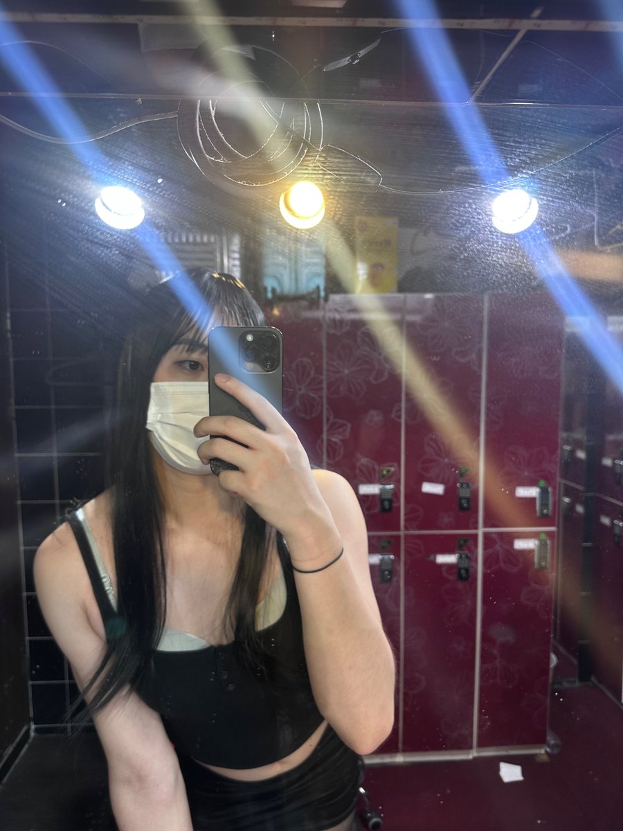 나도 이쁜옷 입고 새벽에 패싱해보고싶다..
#crossdresser #sissy #CD #시디 #러버 #여장 #보추 #만남