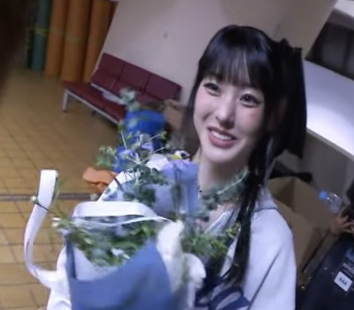 당장. 노지혜에게. 꽃을. 왕창.