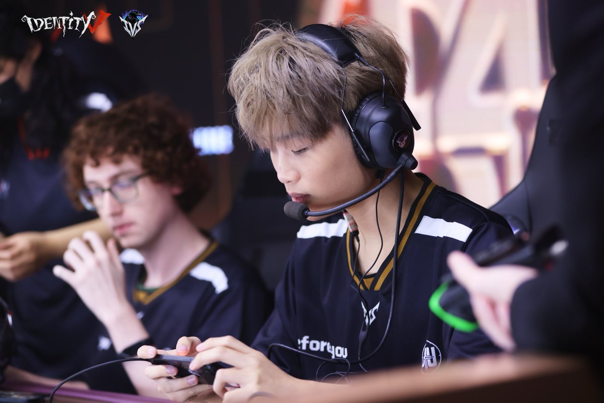 LYanIDV tweet media