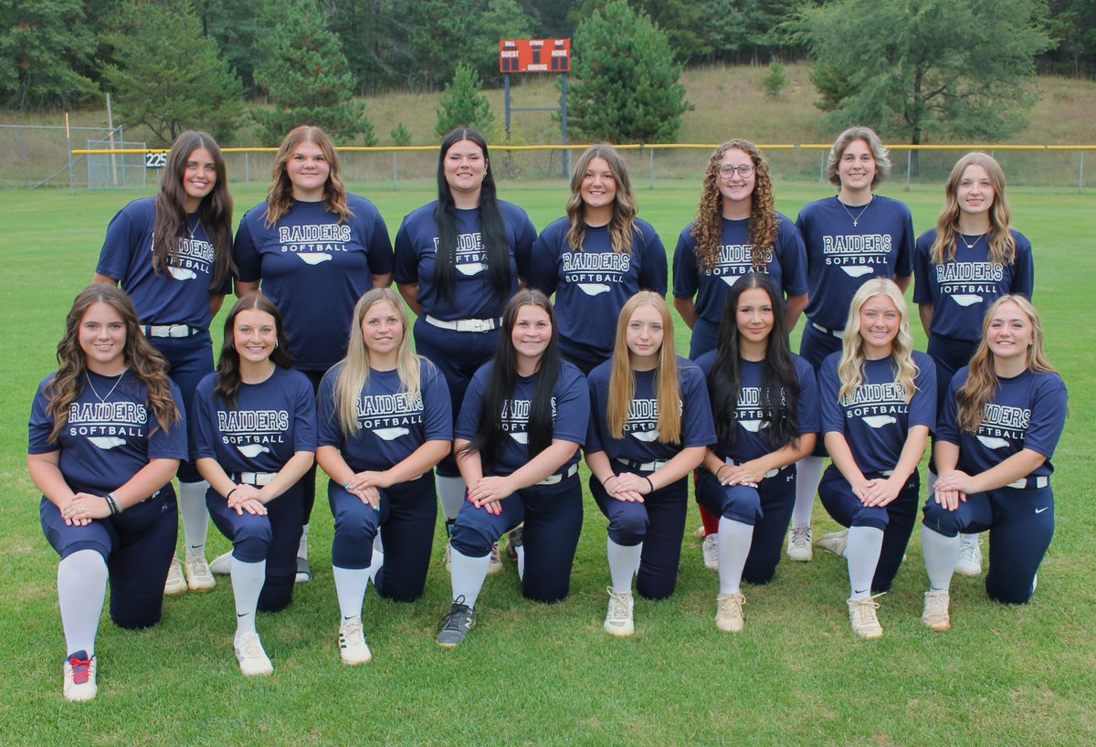CLCRAIDERS_SB's tweet photo. Your 2025-26 CLC Raider Softball team fall picture #rollraids https://t.co/GdF1Vv2c7Q