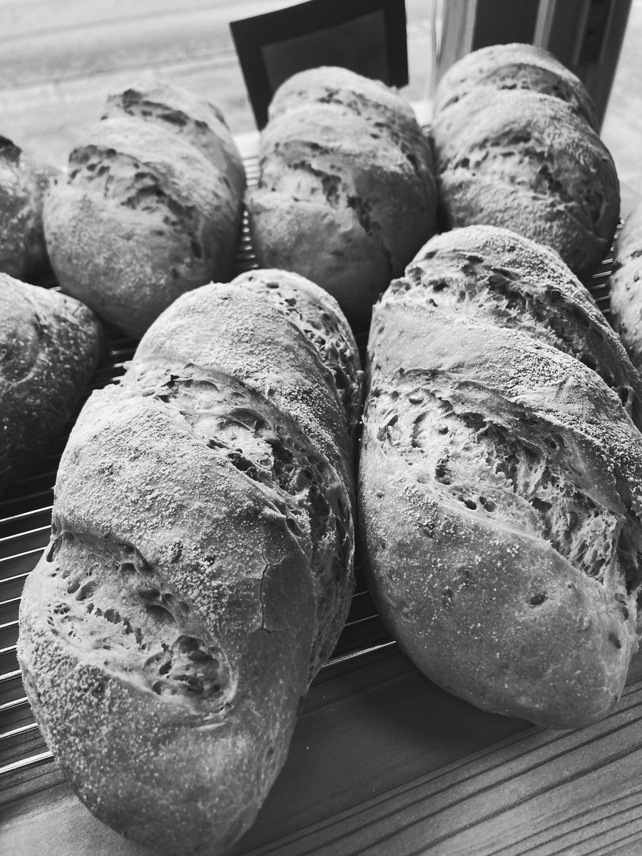 本日もご来店ありがとうございました。

今更ながら玄米ぱん＋マヨネーズが好みすぎると気づいたので、今日残ってしまった一本は明日の私のランチです。

明日はお試しのカンパーニュサンドと、13:00からの食ぱんが追加でオンメニューです。
お待ちしています！

#threebread