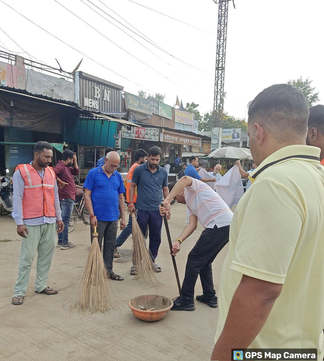 GarothULB's tweet photo. स्वच्छता ही सेवा 2025 राष्ट्रव्यापी अभियान का आयोजन दिनांक 17 सितंबर 2025 से 02 अक्टुबर 2025 विभिन्न कार्यक्रम अंतर्गत दिनांक 17 सितंबर 2025 को कार्यक्रम का शुभारंभ किया गया। उक्त कार्यक्रम अंतर्गत नया बस स्टेण्ड पर विशेष साफ-सफाई जनप्रतिनिधियों एवं गणमान्य नागरिकों द्वारा की गई। https://t.co/qwU2nv1ZPz