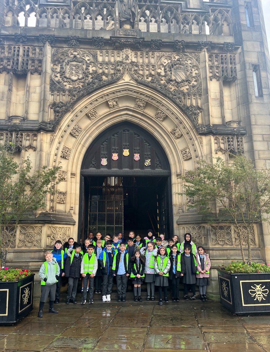 stmargaretsoldh's tweet photo. Two excellent enrichment opportunities this week as part of our ongoing commitment to our #Religious #education #curriculum. Durban class visited @ManCathedral and our year six pupils enjoyed a visit from the God and the Big Bang Team. #APlacetoBECOME https://t.co/cmS4YlhVOb