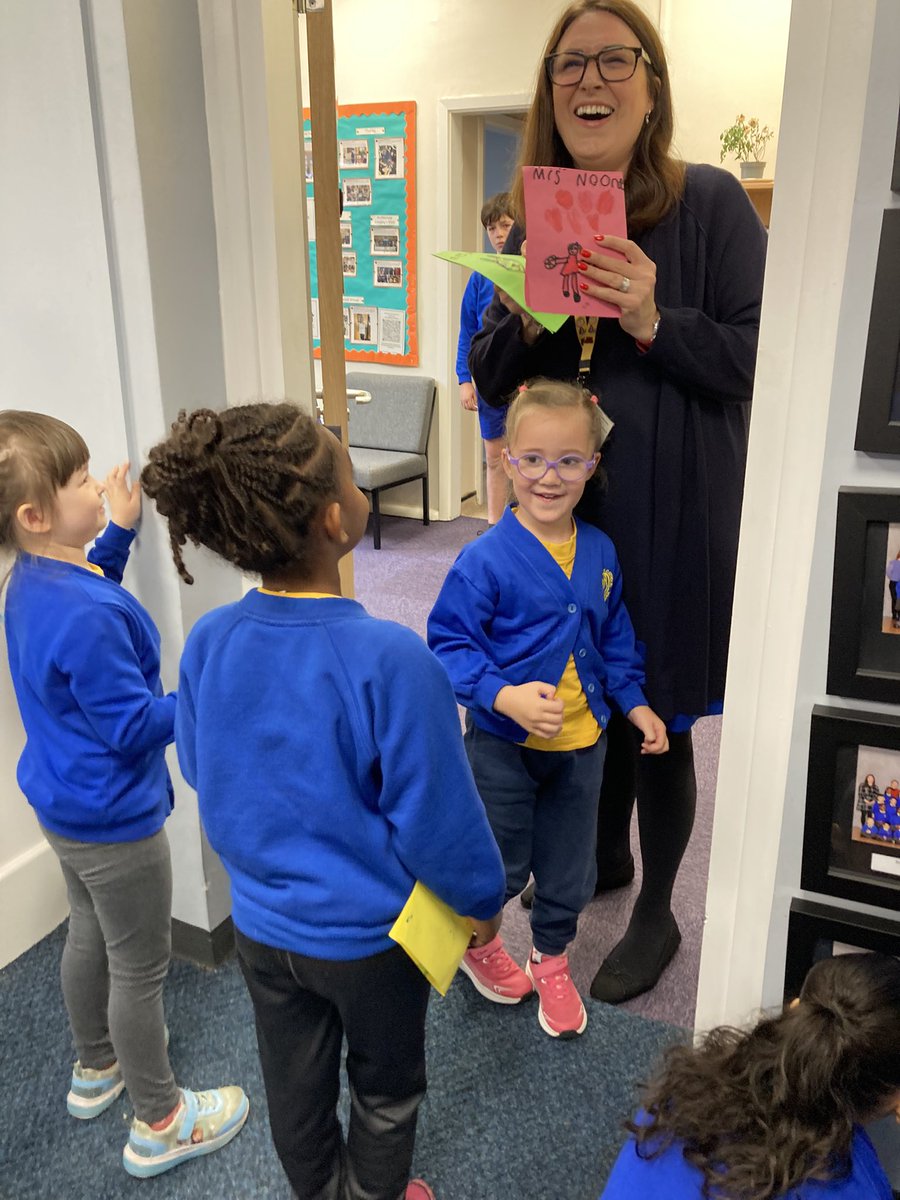 StMaryB17's tweet photo. #Y1 have been saying special prayers to celebrate #EducationSunday ✏️📚📖They decided they wanted to make cards for the school staff to say thank you. We also prayed for all those people in the world who don’t have access to an education. #Prayer #RRSA #Art28 https://t.co/fRycZcRhOE