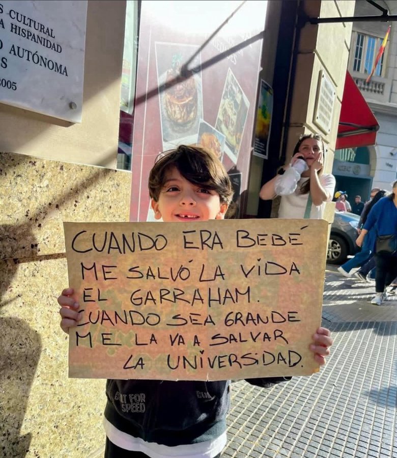 Buen jueves! Hoy 🌧️⛈️☁️ 22° de máx.