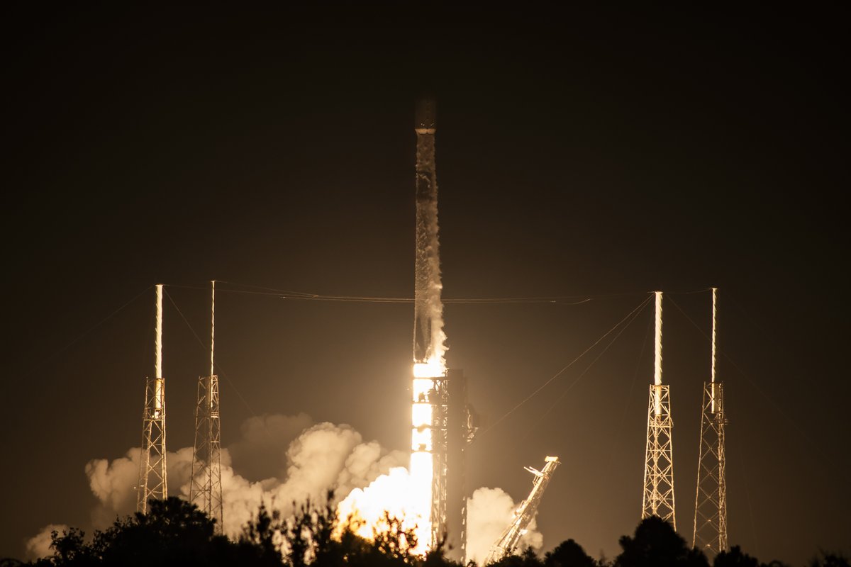 SpaceX's tweet image. Falcon 9 launches 28 @Starlink satellites from Florida