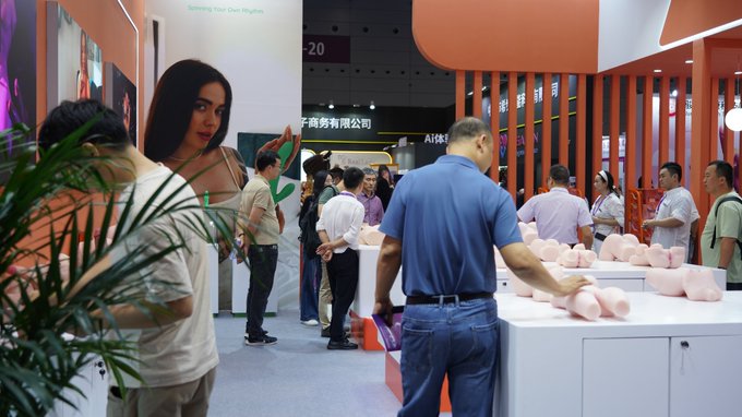 Watch Tantaly Global Official's leaked NSFW photo on TwXstars