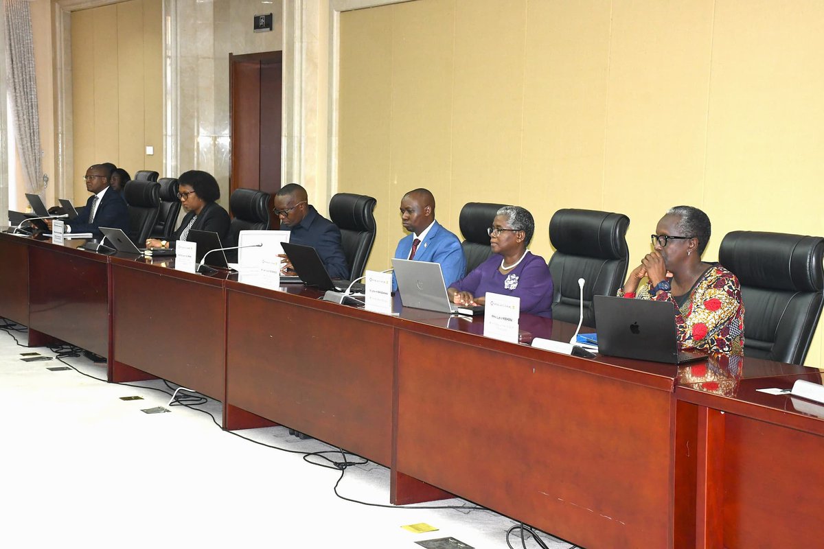 LeRenouveauBdi's tweet image. Deux points à l'ordre du jour. Au premier point, le conseil des ministres a analysé le projet de Pacte National pour l'Energie #COMPACT pour la République du #Burundi.