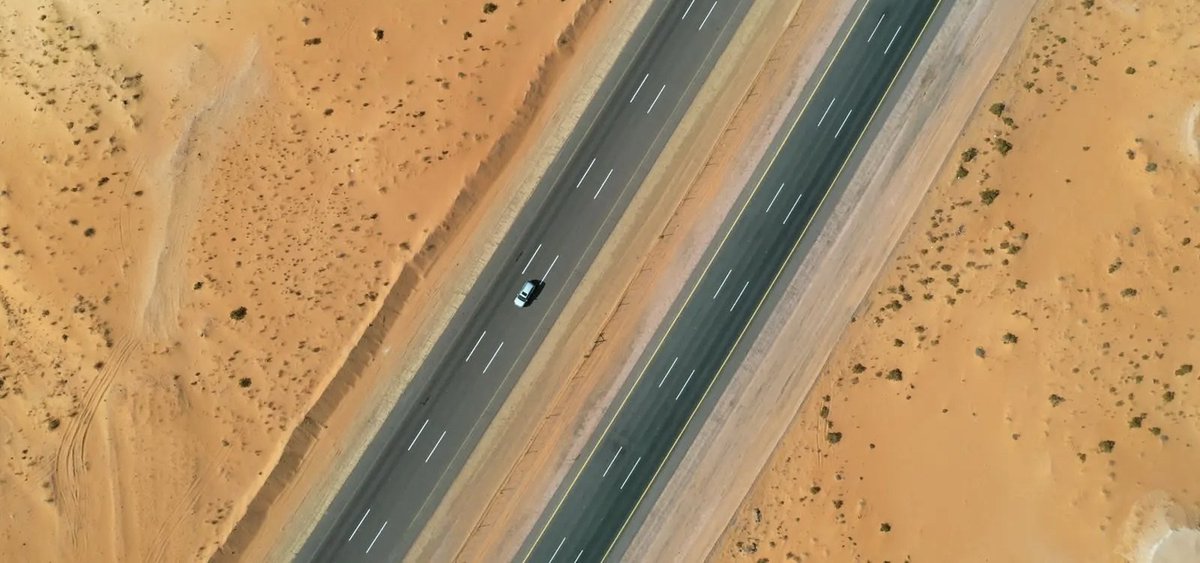 طريق حائل – الجوف السريع يُعد أحد أبرز المشاريع الإستراتيجية التي أنجزتها الهيئة العامة للطرق ⁦<a href="/RGAsaudi/">الهيئة العامة للطرق</a>⁩ 🚧

— التفاصيل:

• يمتد لمسافة 340 كم بثلاثة مسارات في كل اتجاه
• يربط الرياض بحدود المملكة الشمالية وصولًا إلى الأردن.
• اختصر المسافات وسهّل حركة السفر والسياحة