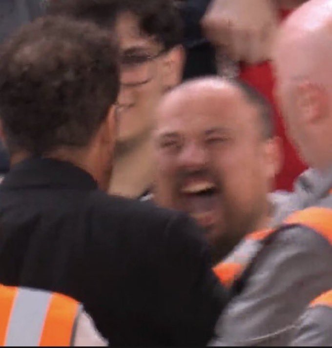 PurelyFootball's tweet image. The man who insulted Diego Simeone last night is Jonathan Luke Poulter. He was banned from football for 3 years in 2015 after verbally abusing a disabled woman during Steven Gerrard's farewell match at Anfield.

[@MirrorFootball]