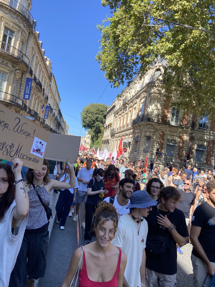 Gomgauth's tweet image. #montpellier #manifestationdu18septembre #18/09 Beaucoup de monde, ambiance festive, musicale ! Merci à la batucada, j’ai dansé !
