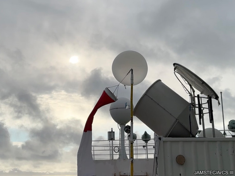 JAMSTEC_PR's tweet image. 🧊北極海からのメッセージ　#みらい北極航海2025 #みらいtheFINAL #ArCS_III
2025年9月11日
初の「みらい」乗船！アイスランドに留学した際、地球温暖化が最も進む北極域の問題について現地で学んだ経験から、北極域のリアルを自分の目で確かめたいと強く感じ、「みらい」に乗船する決意を固めました。…