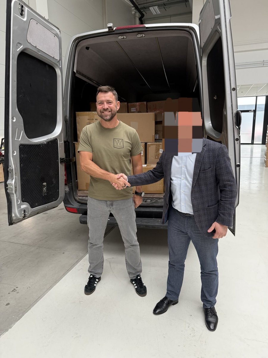 Jedna ultra rychlovka, 500 ks dronů + 1500 infra kamer pro ukrajinskou SBU a její titány z Centra speciálních operací "A". O co méně je o nás slyšet, o to více pracujeme. Za podporu děkujeme! Skupina D ❤️🇨🇿 
#Ukraine #Drones #SupportUkraine #SpecialForces #StandWithUkraine