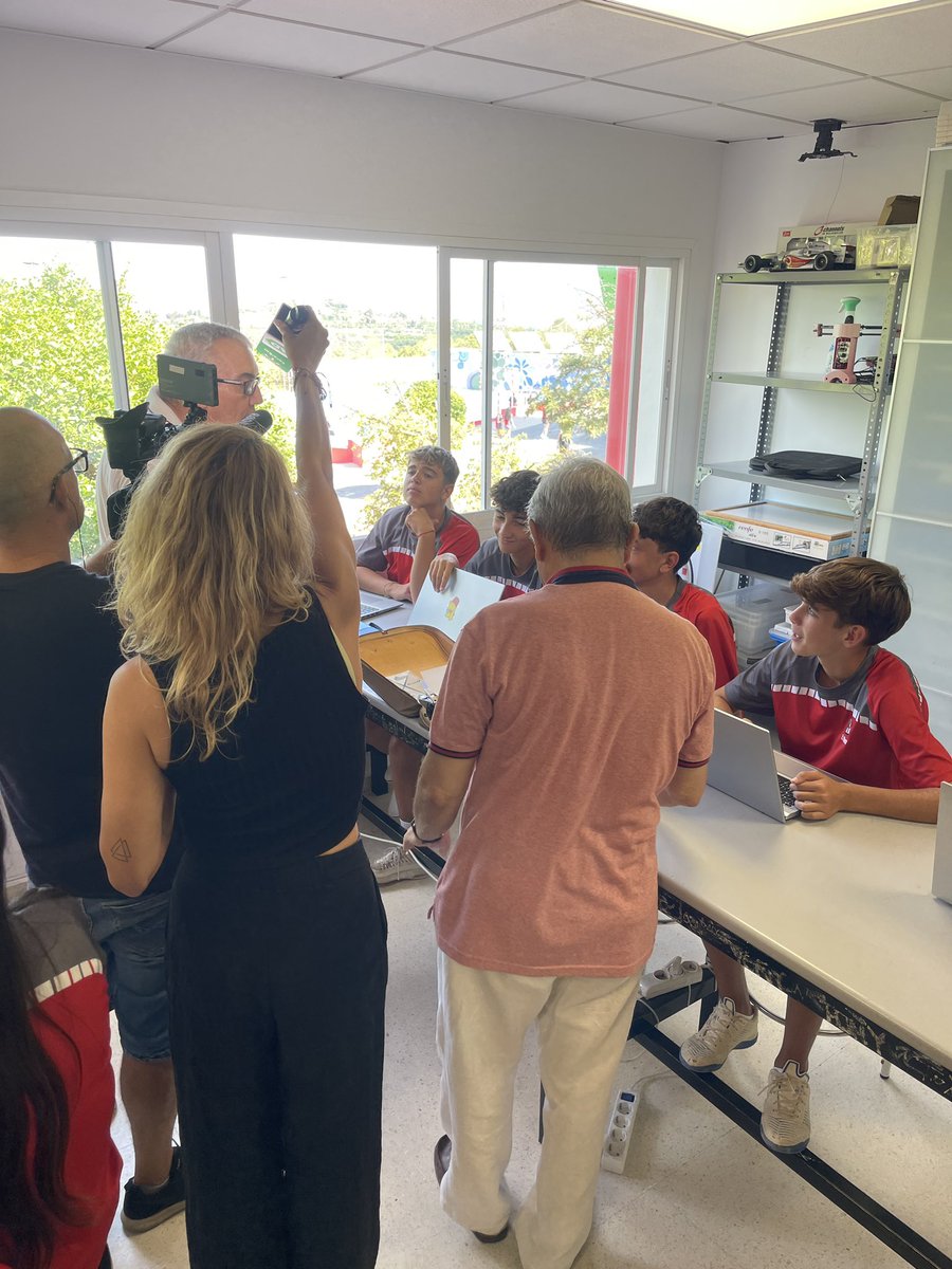 𝗠𝗲𝗱𝗶𝗼𝘀 📰📺 Nos visita Andalucía Directo para contar còmo ha cambiado la Educación en las últimas décadas. Esta tarde, a partir de las 18.45 horas en <a href="/canalsur/">CanalSur</a> <a href="/diputacionMLG/">Diputación de Málaga</a> <a href="/aDiarioAlhaurin/">Diario Alhaurin</a> #medios <a href="/educaciongob/">Ministerio de Educación, FP y Deportes</a>