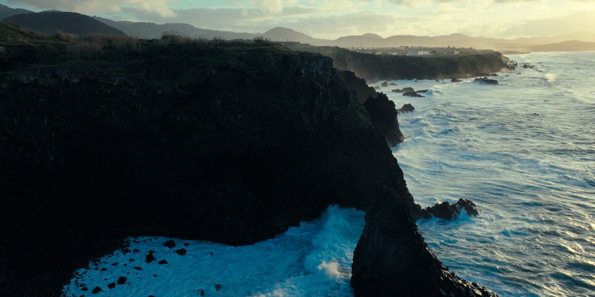 Portocabo's tweet image. Cuando la ficción se inspira en lo imposible: @NetflixES estrena el documental #MaréBranca, la verdadera historia que inspiró #RabodePeixe. 

Producida por #PortocaboAtlántico. 

17 de octubre en #Netflix 🌊💥
