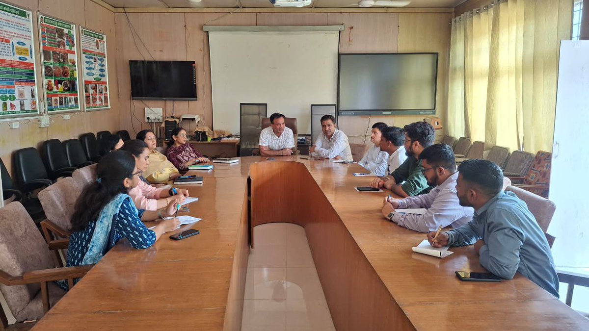 kvkmandihp1's tweet image. Interaction of KVK Mandi faculty with ARS Scientist-Trainees during Field Experience Training (FET) under #FOCARS.
An enriching exchange of ideas fostering #capacitybuilding, #extension, and #innovations for farmers’ welfare. 

@icarindia  @atari1icar  @AgriGoI  @PMOIndia…