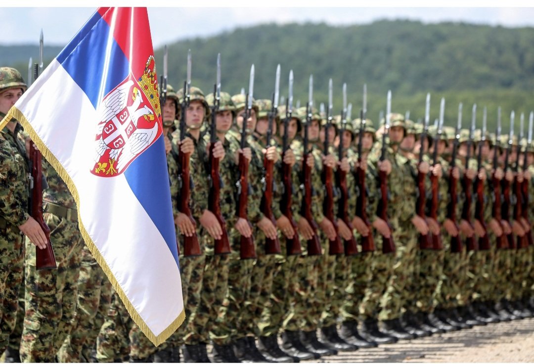 SRPSKI VOJNIK U SUBOTU MIRI DVE STRANE SRBIJE! 
SRBIJU-  koja je zavadila braću među sobom, dve suprostavljene SRBIJE-  jedan narod!
 SNAGA I JEDINSTVO U JEDNOM I SVIM NESPORAZUMIMA ĆE DOĆI KRAJ!
 I u ratu i bez rata, ginuo je BRAT za BRATA! Živela Vojska Srbije, živela Srbija!