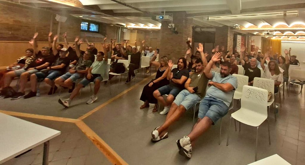 Les delegades i delegats del metall de BCN han ratificat per unanimitat la convocatòria de VAGA al metall de BCN per als dies 29 i 30 d'octubre. 

Volen un conveni que garanteixi:
➕️ poder aquisitiu
➕️ temps
➕️ seguretat
➕️ drets
➕️ igualtat

#MetallenLluita