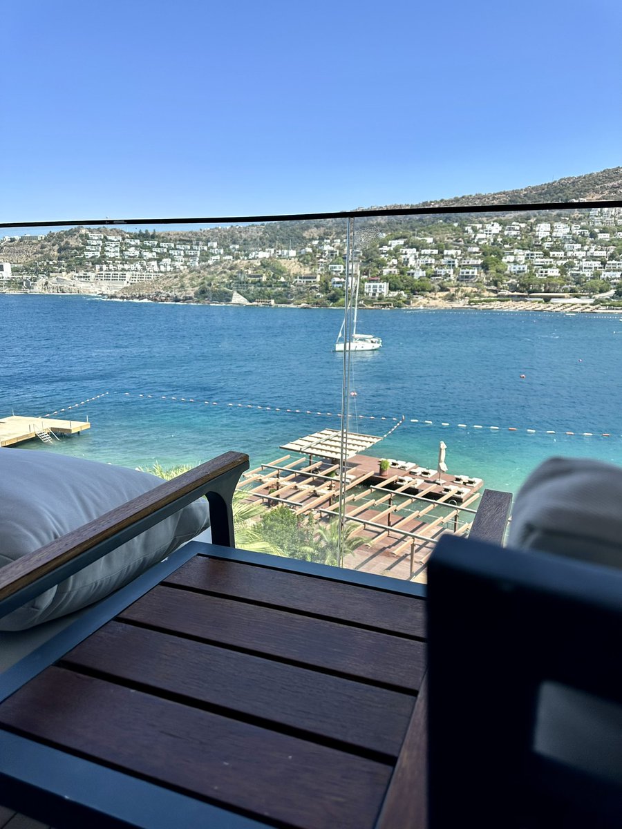 أحببتها لأنها تعيدُ خَلقي من جديد.

سعود الحميدي 

#بودروم Bodrum 
#يحدث_الآن