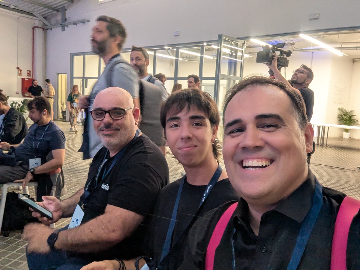 Seguimos disfrutando de la #fredcon25 con <a href="/MrWolf76/">Mario</a> y <a href="/dfosela/">papifose</a>