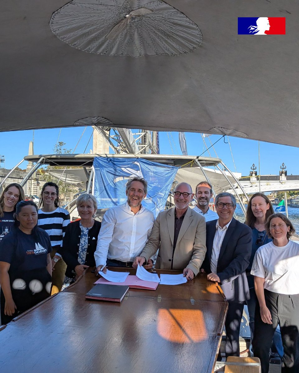 🌍✍️ Le CLEMI et la @fondationtaraocean renforcent leur partenariat !
Ce mercredi, une convention a été signée dont l'objectif est d'allier #ÉducMédiasInfo, culture scientifique et éducation au développement durable, au service des jeunes générations.

🔗 clemi.fr/actualite/le-c…