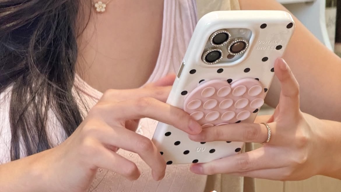 sonhosaurus's tweet image. มาแนะนำเคสของแบรนด์ไทยที่น่ารักๆช่วงนี้มาให้คั้บบ อันนี้จะเป็น case hagen เคสแบบแม่เหล็ก ใช้แล้วทน นี่ชอบโทนสีของเขาม้ากก🦢♡🎀